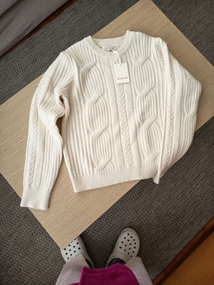 Pullover size S-M new with tag, off-white color