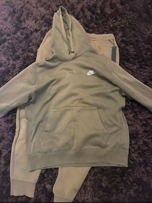 Nike green set used, pants and hoodie size M