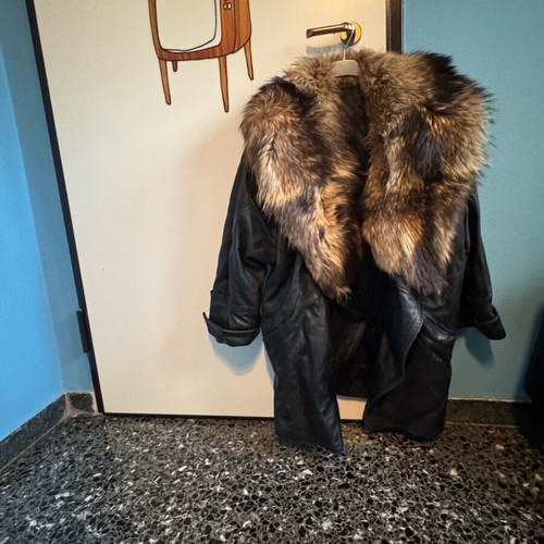 Leather jacket large with fur collar used, black