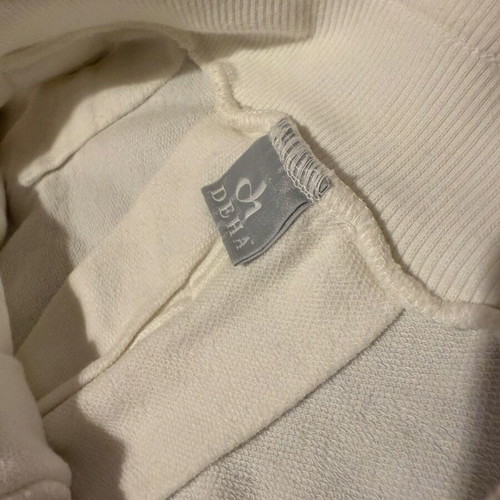 White Deha short shorts size M like new