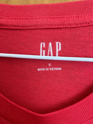 Gap Unisex Red Short Sleeve Shirt S like new