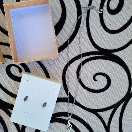 Steel necklace and earrings set treble clef new, silver