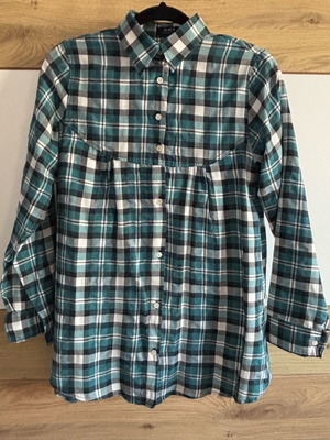 Plaid flannel shirt green, black and white like new, size M