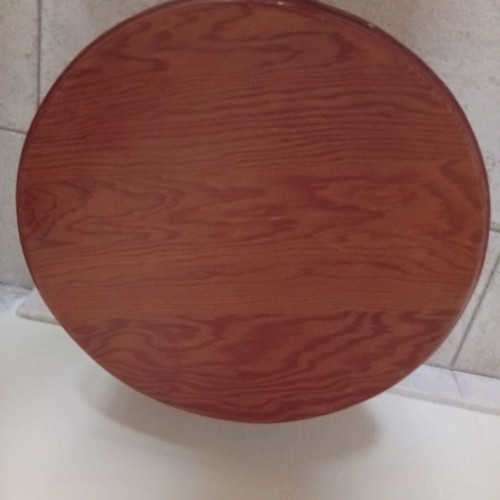 Small furniture like new, chestnut wood, diameter 0.40m height 0.30m