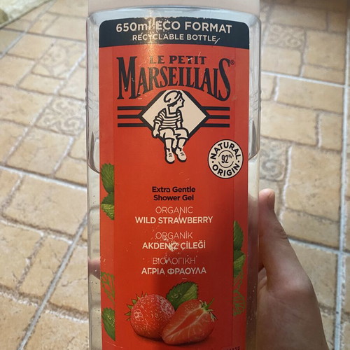 Le Petit Marseillais body wash like new, wild strawberry scent