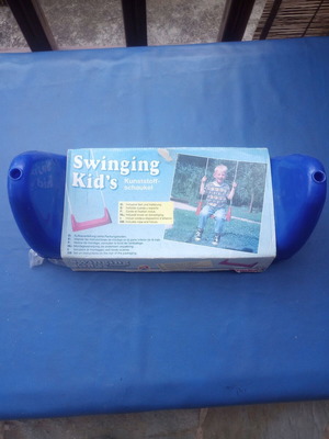 Παιδική πλαστική κούνια Swinging Kid's σαν καινούργιο, για εσωτερικό και εξωτερικό χώρο