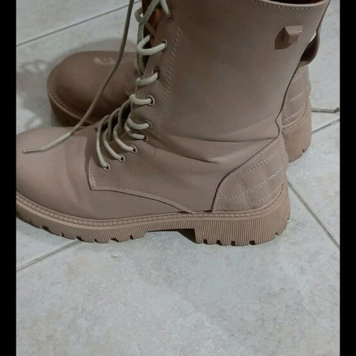 Nude boots size 41 like new with laces