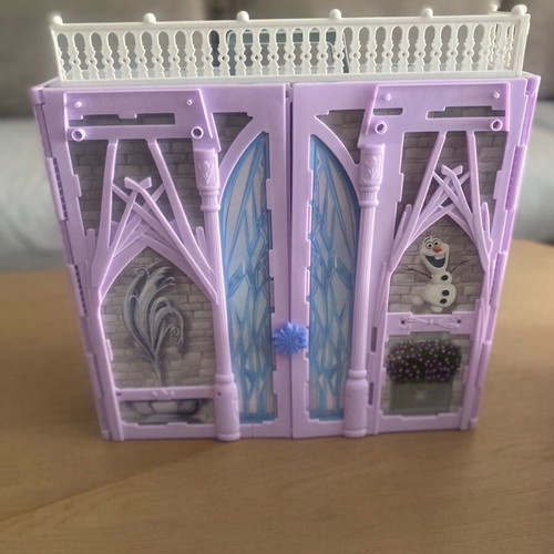 Elsa Castle Palace like new