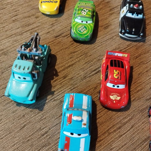 McQueen toy cars set of 8 like new, metal