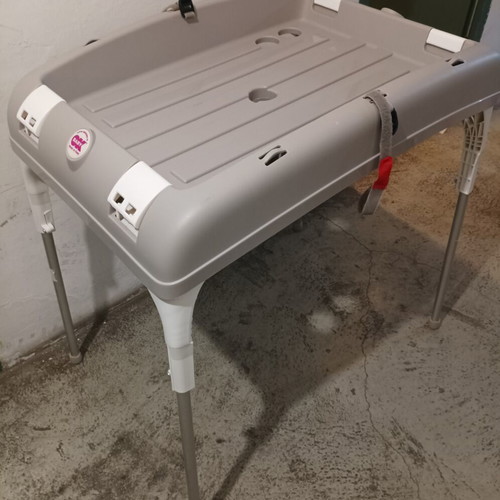 Ok Baby bath stand like new with anti-slip feet and drainage hose
