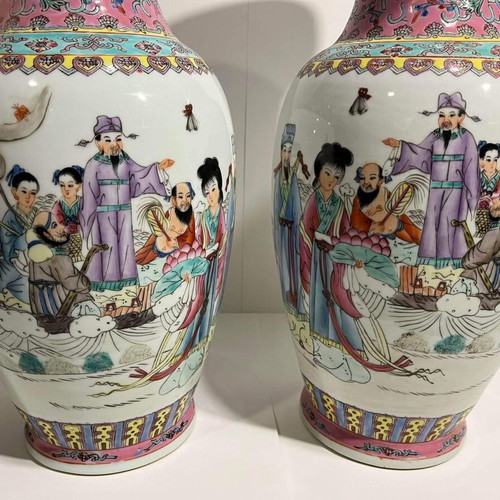 Pair of large Chinese porcelain vases Qianlong Famille Rose Mandarin like new