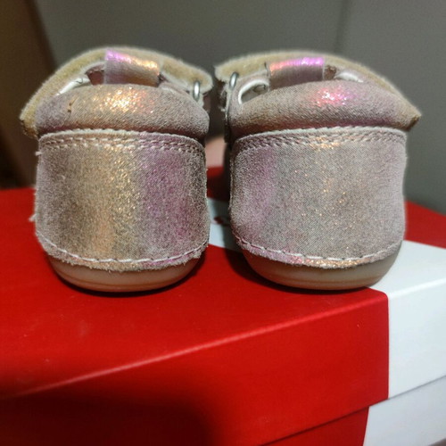 Kickers anatomical baby sandals new, size 21, iridescent pink gold
