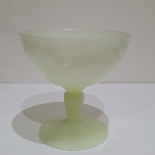 RARE Vintage Fruit Bowl Uranium Glass Jadeite '30s - Glows GREEN under UV