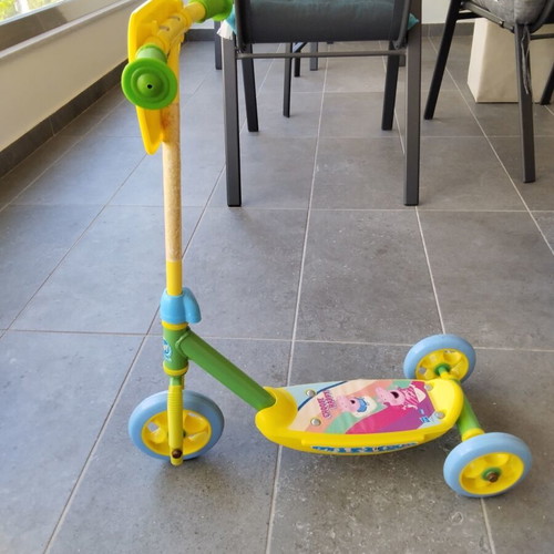 Peppa Pig children's three-wheeled scooter used by AS Company
