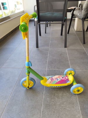 Peppa Pig children's three-wheeled scooter used by AS Company