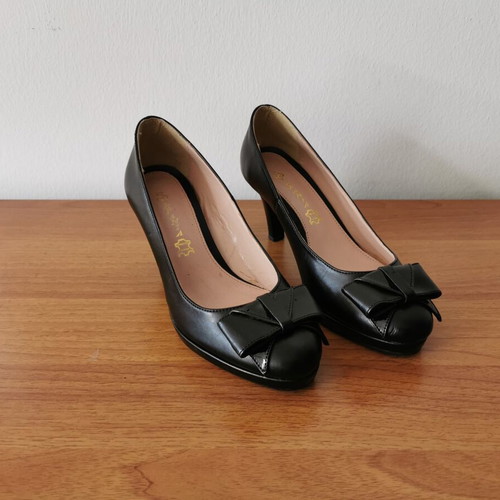 Stefania black pumps like new, size 36