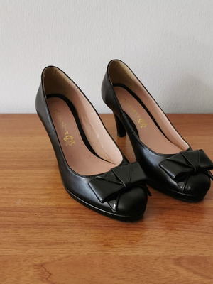 Stefania black pumps like new, size 36