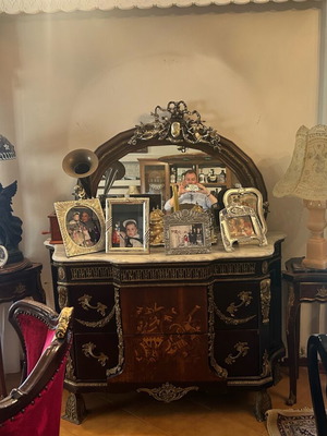 Μπουφές Louis XVI ξύλινος vintage με καθρέφτη και χρυσές λεπτομέρειες μεταχειρισμένος