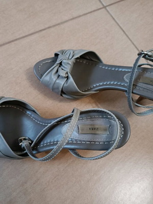 Πέδιλα Zara μεταχειρισμένα, γκρι, μέγεθος 38, ξύλινο τακούνι