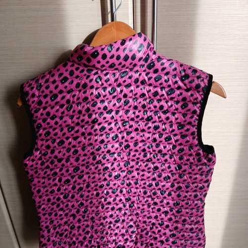 Benetton sleeveless vest new, Small, black and pink