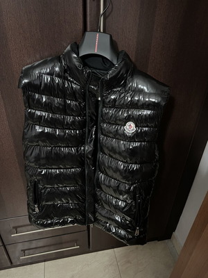 Moncler μπουφάν αμάνικο, μέγεθος μεγάλο