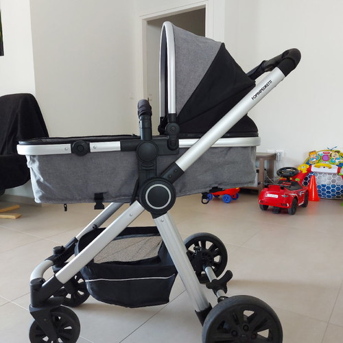 FoppaPedretti Bikini Plus travel system used with gifts