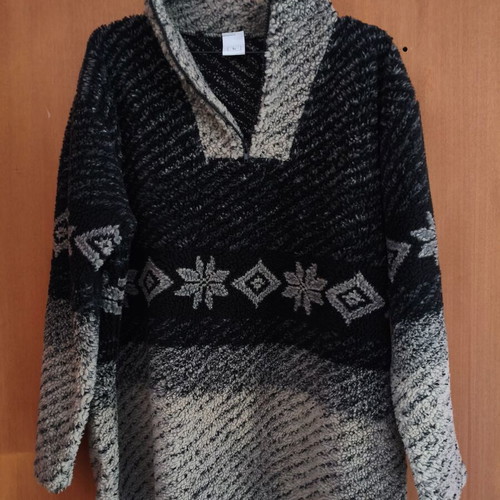 Fleece oversized sherpa pullover with zipper and Nordic design size L like new