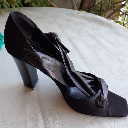 Yves Saint Laurent Black Pumps New Size 38
