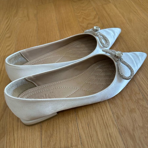 Iris women's satin silver shoes like new, size 39