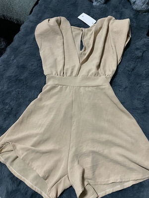 Beige romper dress like new