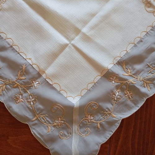 Organza tablecloth with floral designs and gold thread, like new
