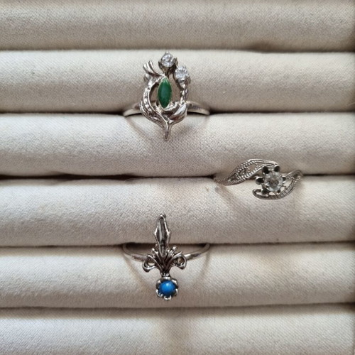 Set of 3 rings with blue, green and white stones