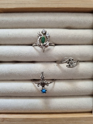 Set of 3 rings with blue, green and white stones