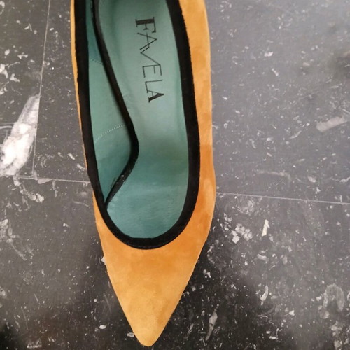 Favela women's shoes new, yellow pumps size 39