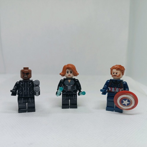 Lego set 3 Avengers figures like new
