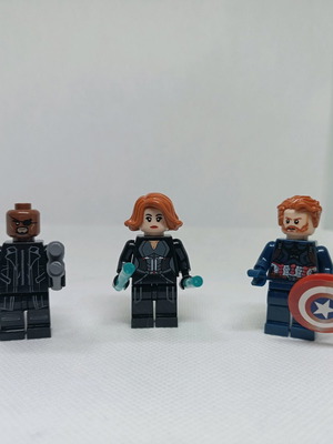 Lego set 3 Avengers figures like new