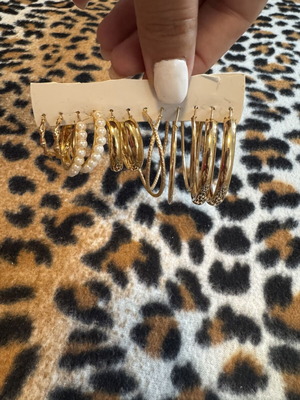 Earrings set new, gold color