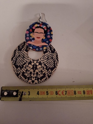 Frida Khalo earring like new, wooden with animal print