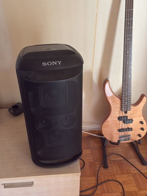 Yamaha μπάσο με Sony καραόκε ηχείο και καλώδιο