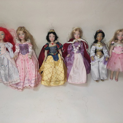 Deagostini Disney Princess 6 porcelain dolls like new