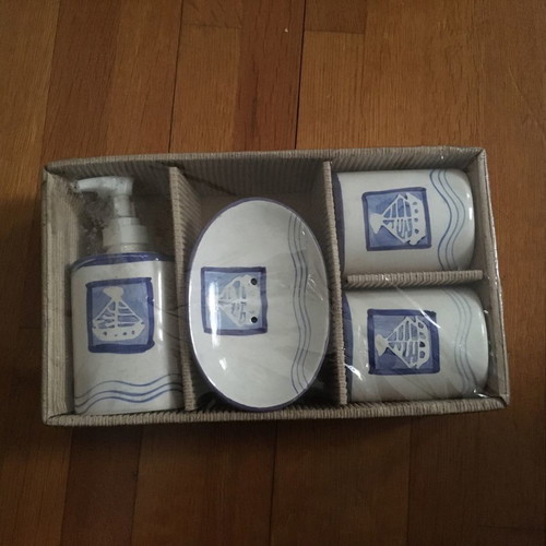 Bathroom accessories set of 4 porcelain white-blue with boat new