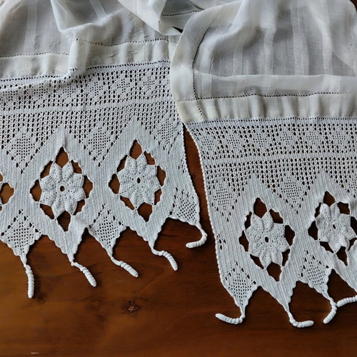 Handmade runner with floss lace like new 200x42 cm