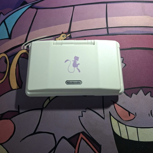 Nintendo DS Mew Edition like new with stylus