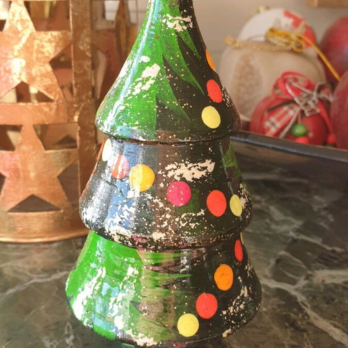 Christmas decorations like new, pack with 2 trees, 1 wooden and 1 wax