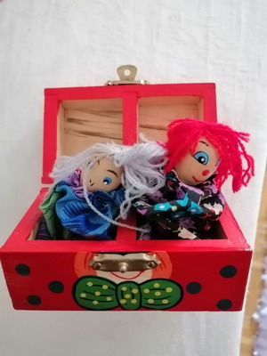 Марионетки употребявани, в кутия