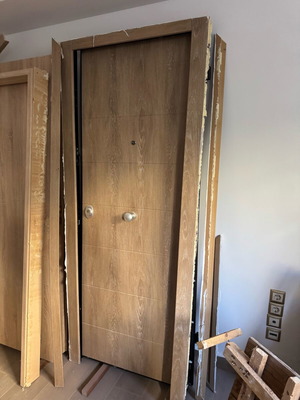 Сигурна врата ламинирана бронирана като нова, размер 0,80x2,10 дъбов цвят