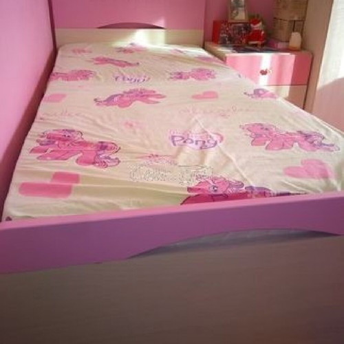 Bed for girls with pull-out second bed and two mattresses, like new