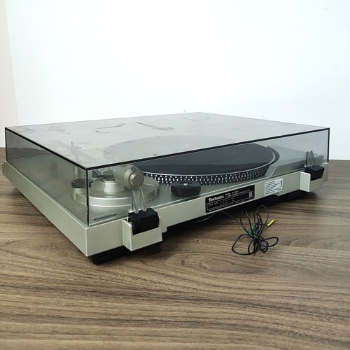 Technics SL-B20 vintage turntable used with stroboscope pitch control
