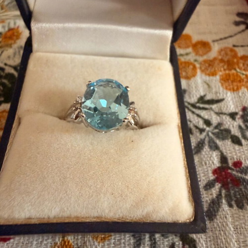 White Gold K18 Ring with Blue Diamond New
