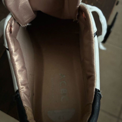 Alexander Smith London sneakers women's like new, white with gold detail